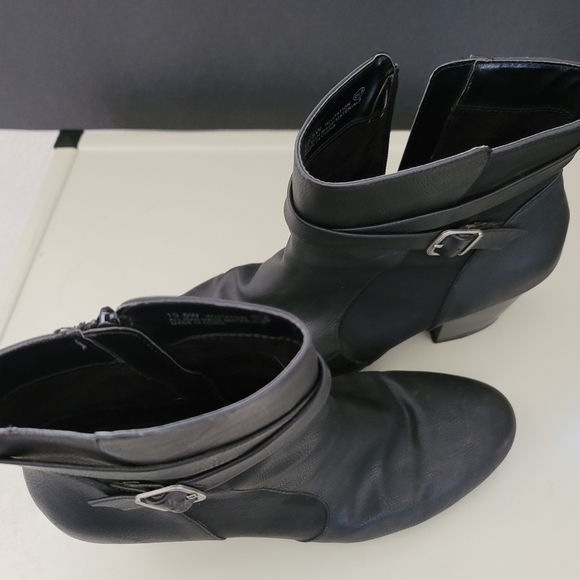 Aerosoles A2 Heel Rest Ankle Boot - Picture 3 of 6